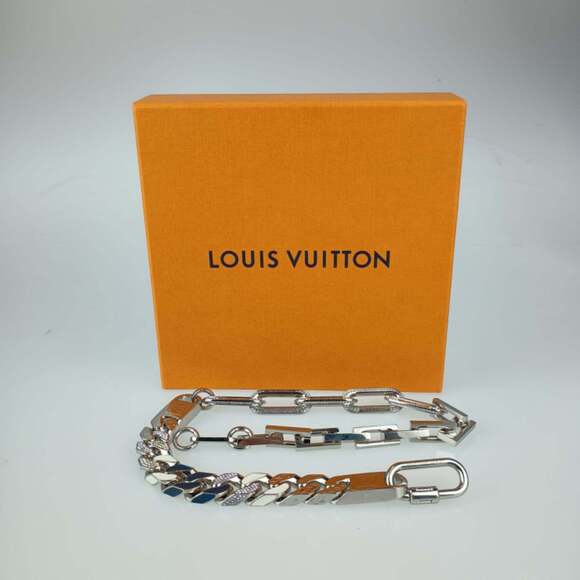 LOUIS VUITTON Black Necklace - Picture 10 of 10